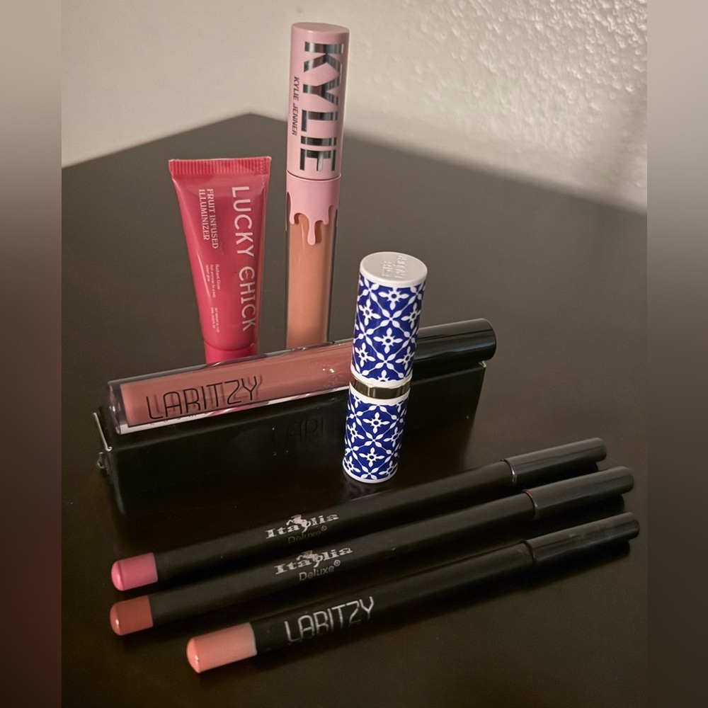Kylie | Estée Lauder | Laritzy Lip Bundle Set | Nude Pink Gloss | Makeup Lot - Picture 2 of 3